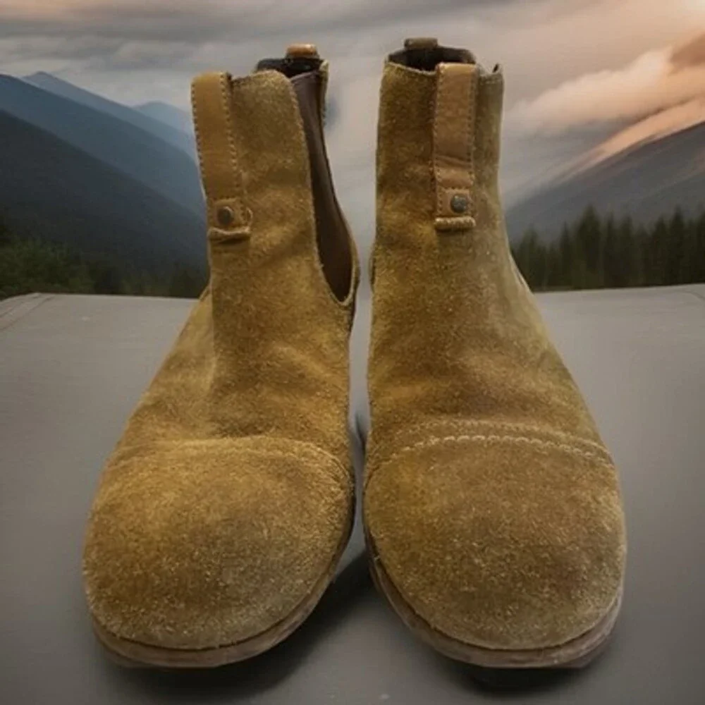 UGG Boots Chelsea Men’s 11 Well Worn. Pics Show Heel Wear. Great Work Boots